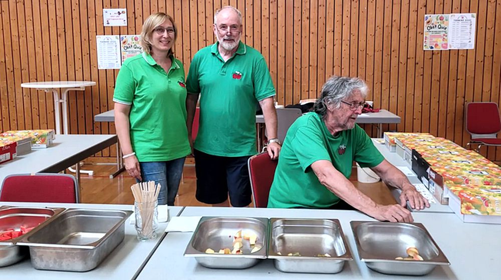 Unsere beiden Vorsitzenden, Maria Artner und Bruno Weiher, mit Werner Borowski auf dem Kindertag